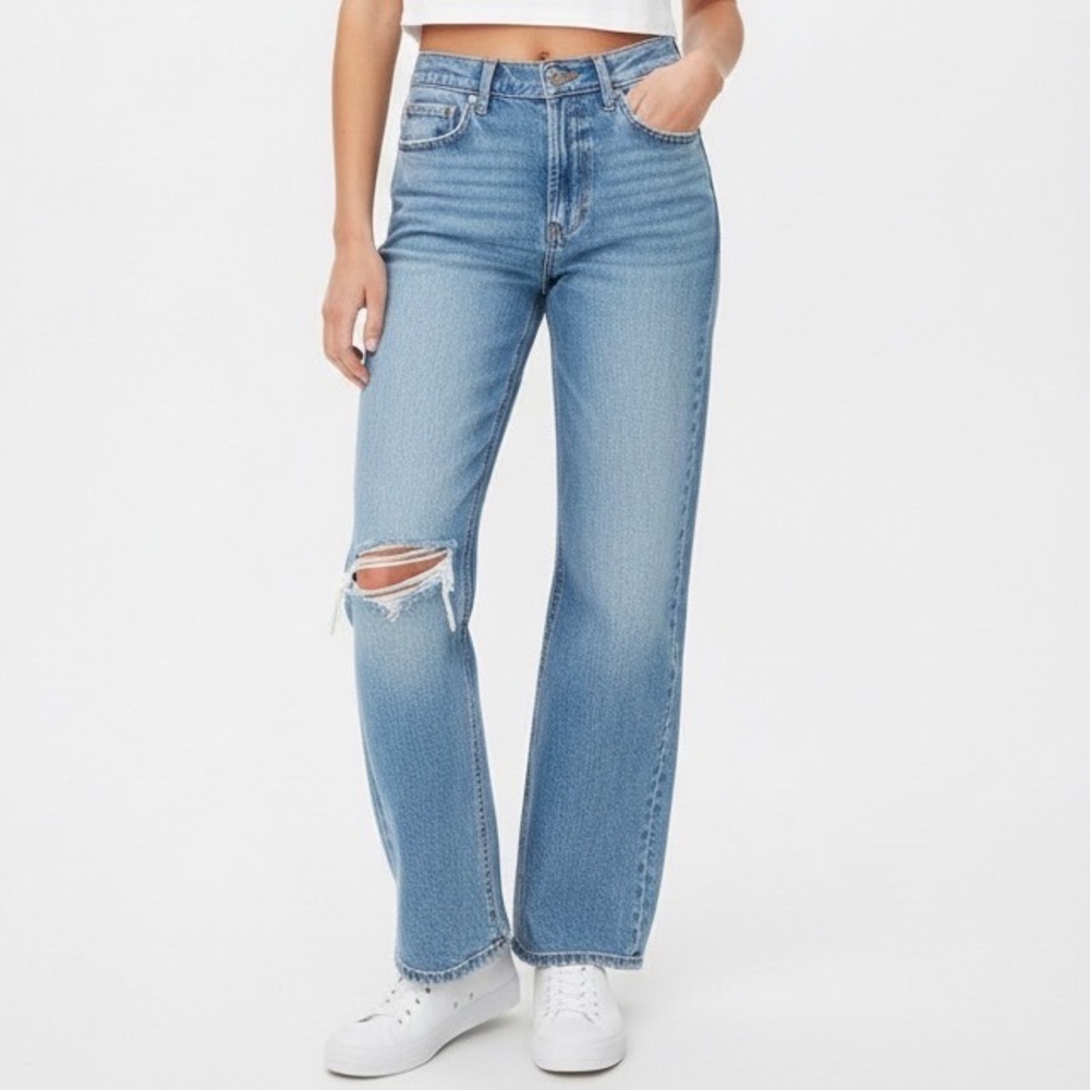 Light Blue High-Rise Straight Leg Jeans with Distressed Knee